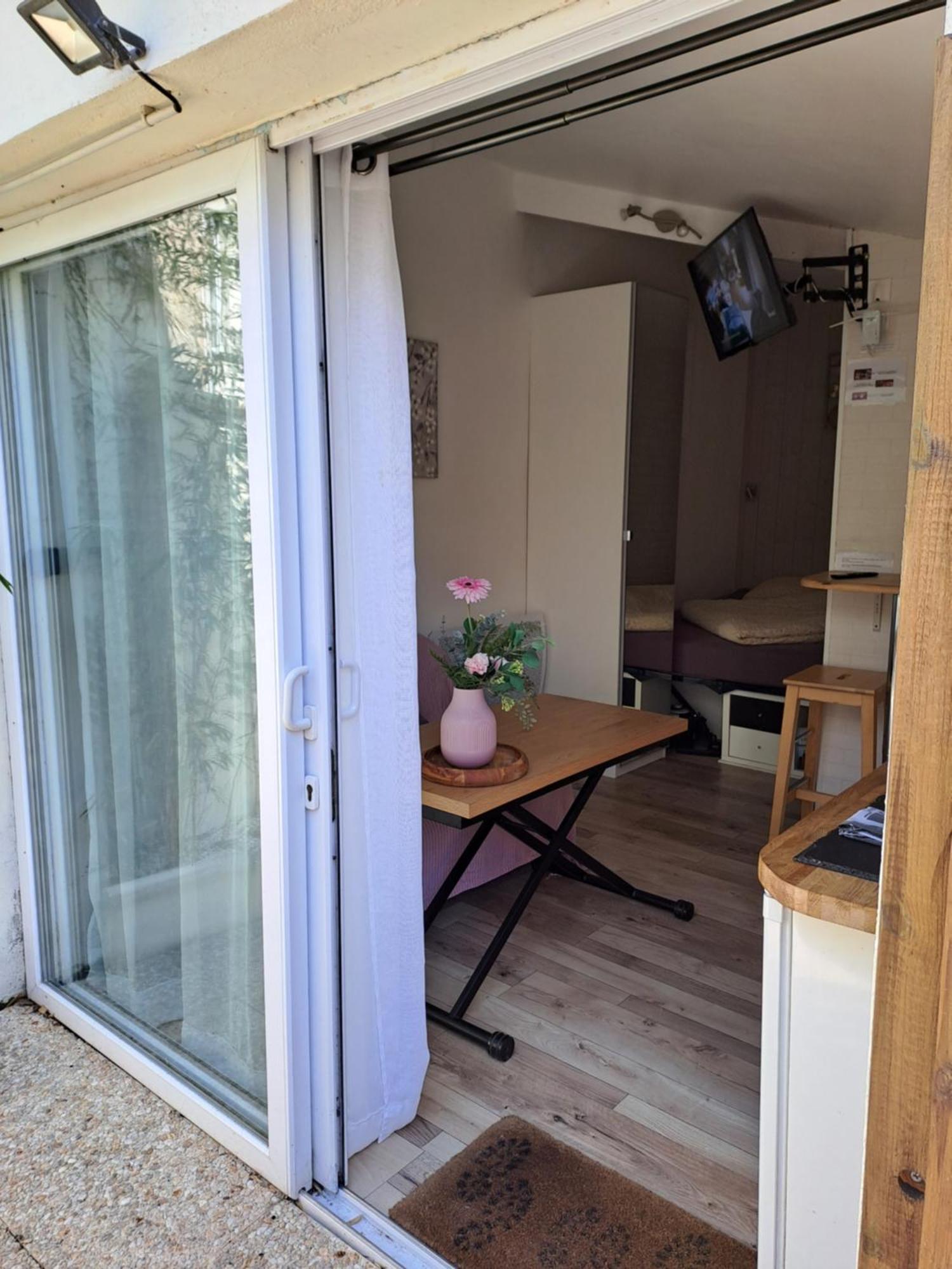 Joli Studio Au Calme Dans Un Jardin Privatif วิสเทรอัม ภายนอก รูปภาพ